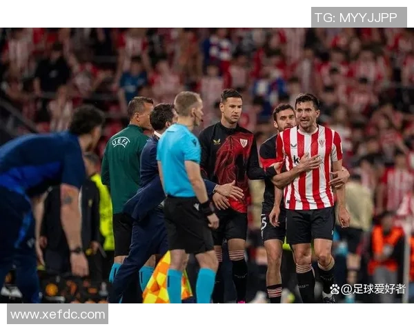 欧联杯曼联大胜巴萨引发争议判罚全场沸腾瞬间回顾