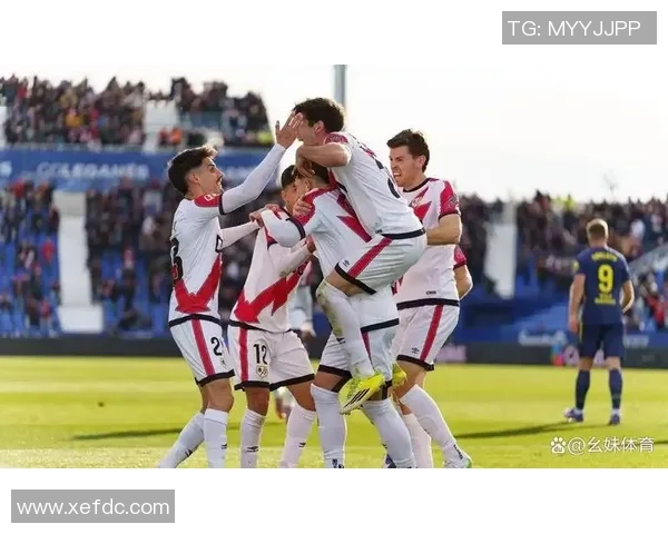 意甲激战：马竞狂胜曼联五球红牌争议引发全场热议与激情